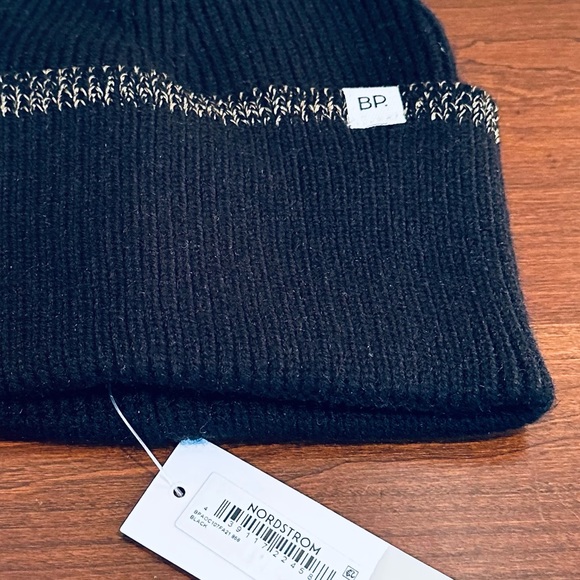 Black & Gold Metallic Soft Acrylic Knit Beanie OS - Picture 2 of 5